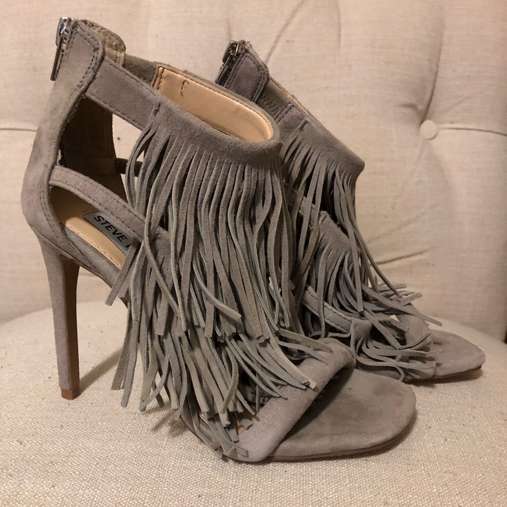 STEVE MADDEN Fringly Taupe Sandals
